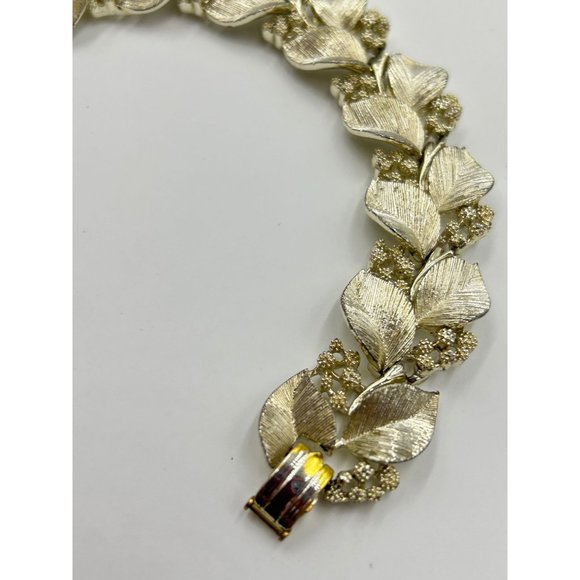 Vintage Signed LISNER Wide Gold Tone Bracelet Leaves Designed Brushed Textured - Picture 3 of 7